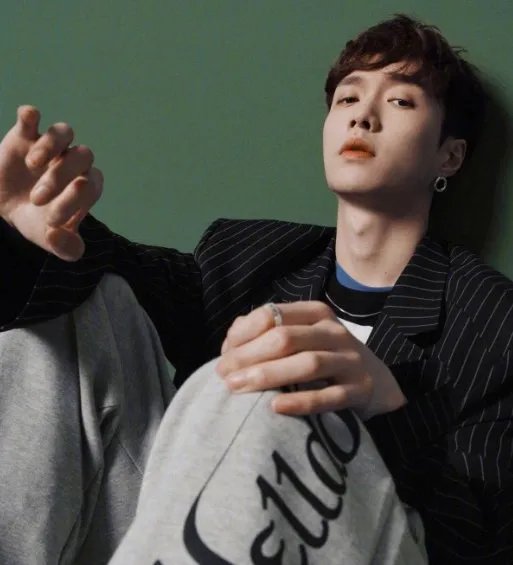 将要重蹈周立波覆辙时，黄渤如何拉张艺兴一把？