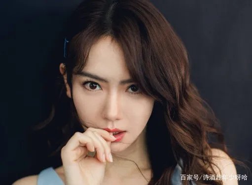 戚薇最近又剪了短发，你喜欢她长发的样子还是短发的样子