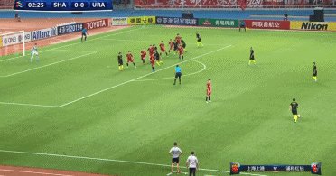 亚冠上港2-2浦和红宝石，日本的第一个进球是颜骏凌的锅还是犯规？哈桑执法公平吗？