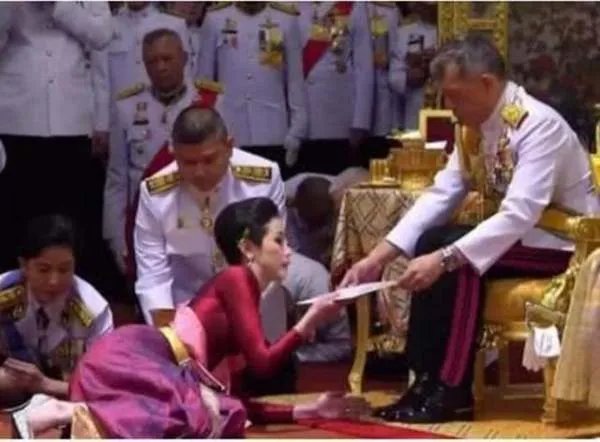 泰国国王带诗妮娜视察她曾被关监狱，诗妮娜曾遭受了怎样的委屈？