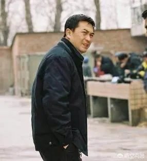 张嘉译走路自己知道吗