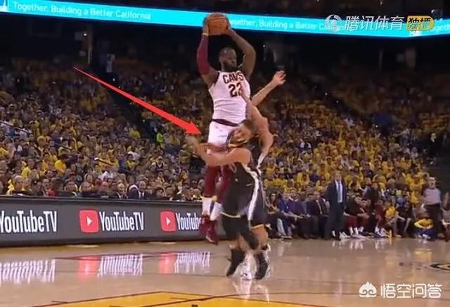 总决赛G2,明明是库里阻挡詹姆斯犯规，为什么裁判给了泰伦卢技术犯规？