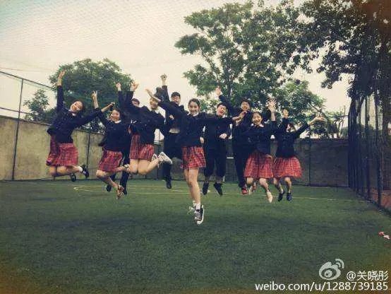 盘点小花毕业照，郑爽半截眉毛变路人，娜扎食堂吃饭戴墨镜，你认得出来吗？