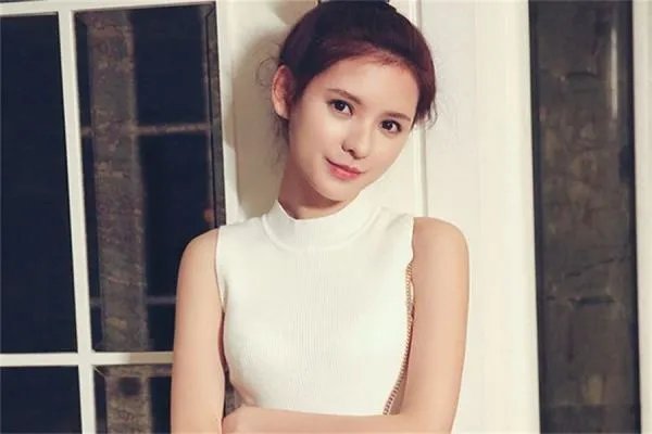 本来以为张予曦已经够美了，和妈妈同框被惊叹，妈妈的颜值到底多高？