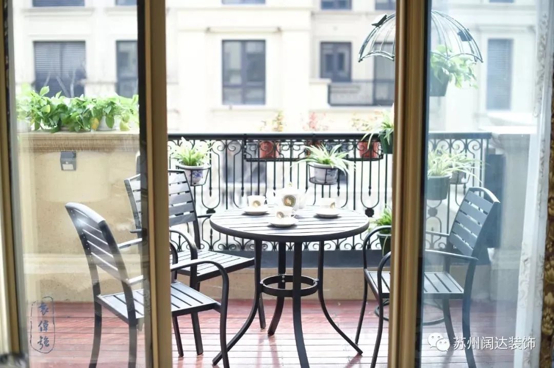 新作| Jenny in the garden.