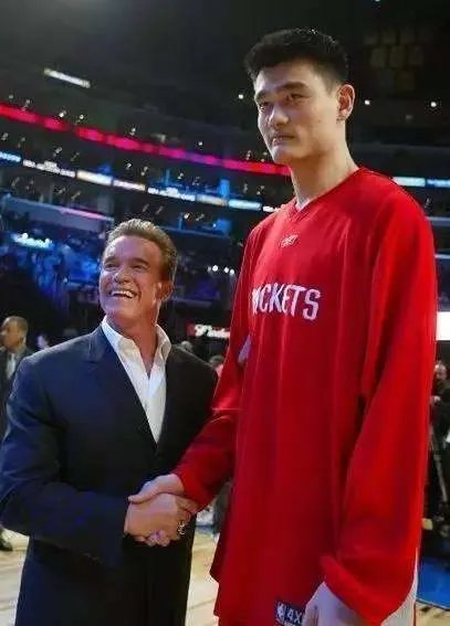 为何都说姚明是合影杀手？