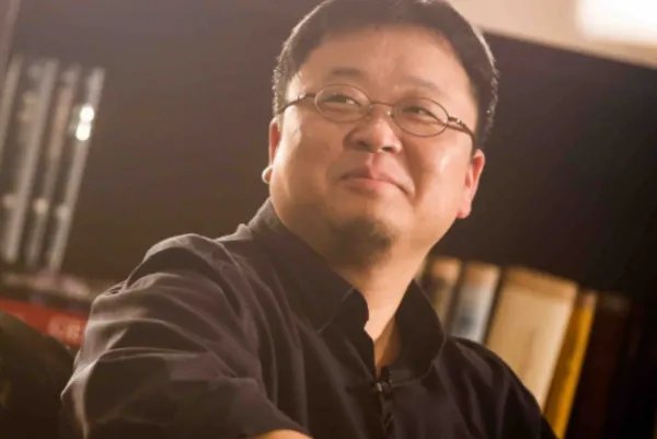 罗永浩凌晨向老同事道歉认错，职场里是否有绝对的对错？