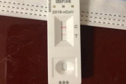 抗原检测两条杠一深一浅