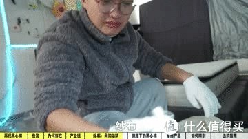 拆开百元棉被，里面全是黑心棉？！