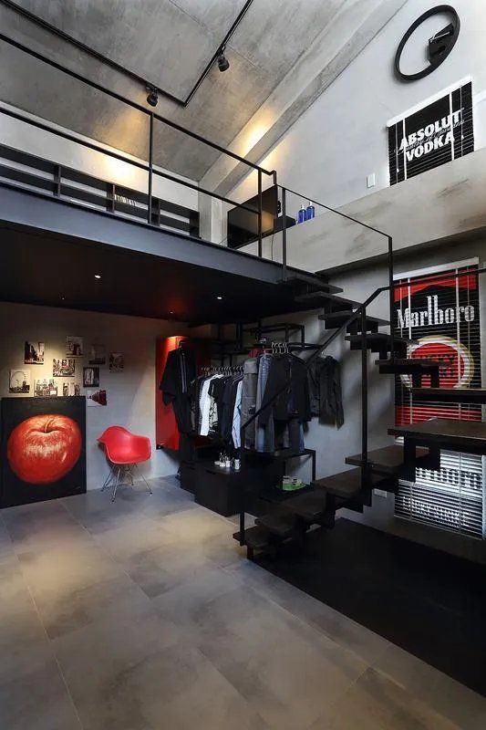 嫂子家的复式楼我一点也不羡慕，但是楼梯真的让我嫉妒