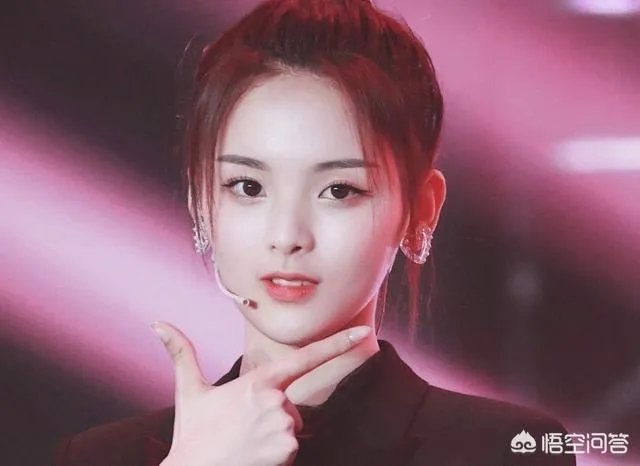 如何看待杨超越用仙女的脚不臭怼黑粉的行为？