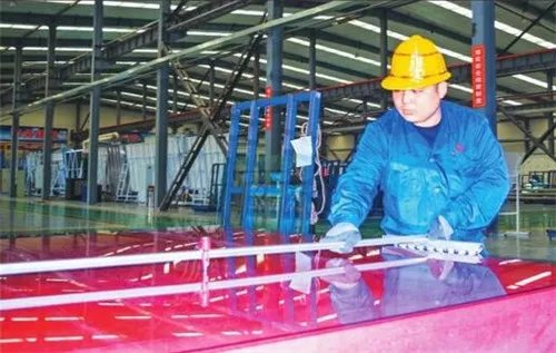 安装钢化玻璃门步骤 钢化玻璃门好不好