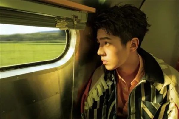 刘昊然家庭背景惊人父母是做什么的 刘昊然有个亲生姐姐照片曝光