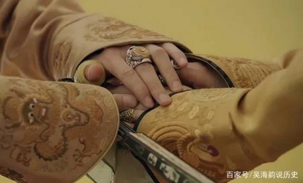 乾隆一生作诗四万首，为什么只有一首选入小学语文课本?