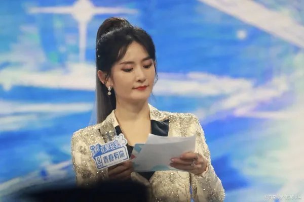 谢娜挺孕肚回归《快本》，你觉得这次回归她的状态如何？