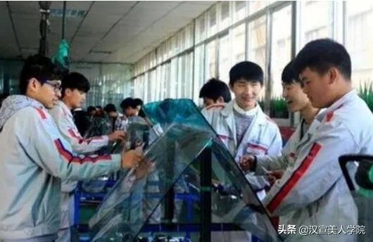 男生学什么技术有前途？