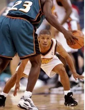 博格斯封盖尤因 盖帽二米多的大个子尤因怎么回事呢