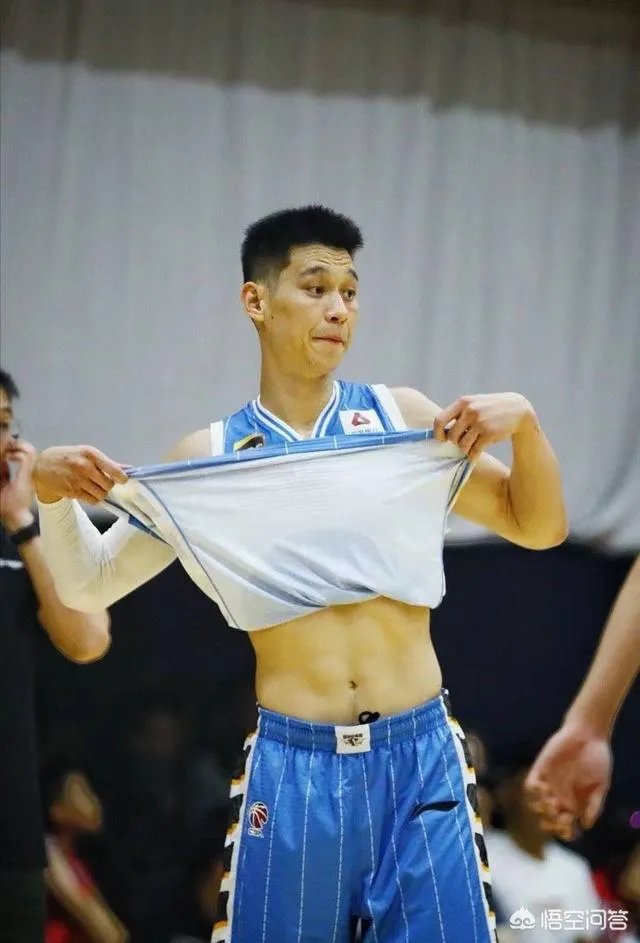 网友晒出电梯偶遇林书豪视频，后者自曝：来到北京后，放弃了饮食规律，你怎么看？