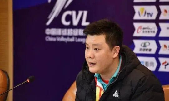 决赛第六场，对于上海女排主教练王之腾的换人问题你怎么看？