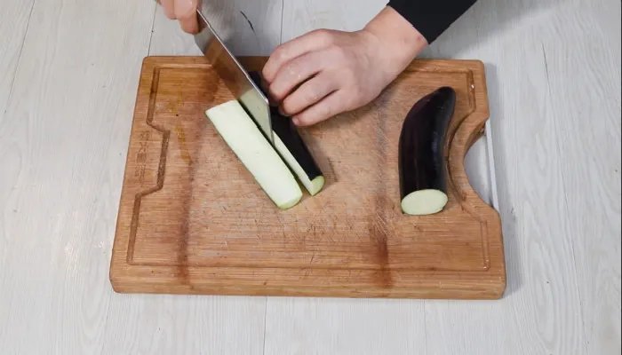 茄子怎么蒸好吃 蒸茄子的家常做法