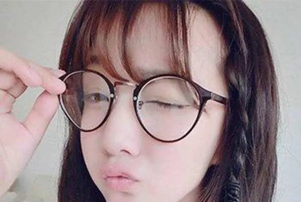 一般女生戴眼镜会对自己的颜值有什么影响？