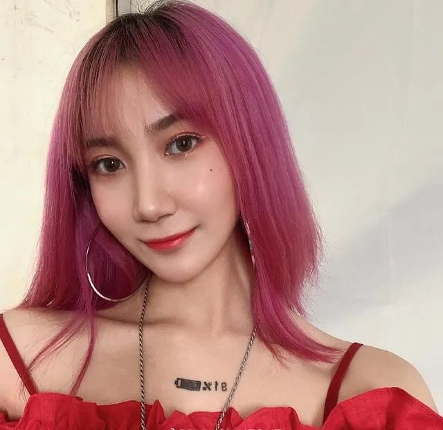 乃万告网友侵犯名誉权，网友的行为侵犯了乃万的哪些权益？