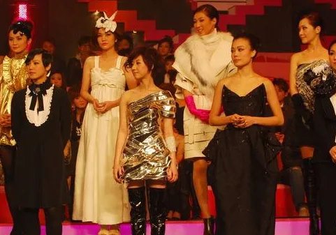 请问香港《十大劲歌金曲》历届的获奖名单及歌曲名称?