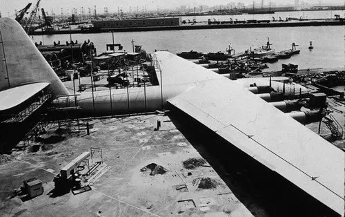 “钢铁侠”制造的休斯H-4最大的水上飞机