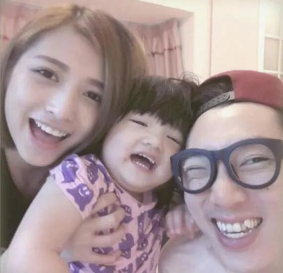 陆永老婆艳照曝光遭热议  揭秘不雅照背后的真实内幕