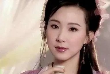 哪些女明星本来很好看却要整容，还越整越丑？