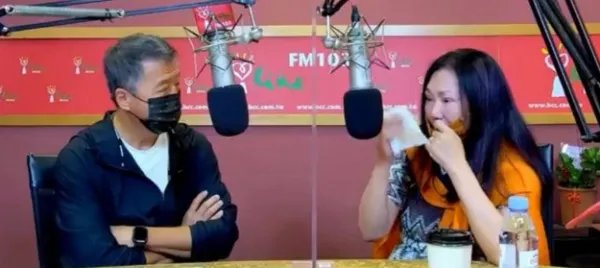 徐妈妈流泪谈女儿离婚原因，大S因汪小菲的爷们脾气过得很辛苦，你怎么看？