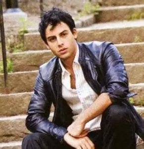 达林·赞雅的人物评价