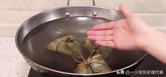 煮粽子用热水还是凉水？