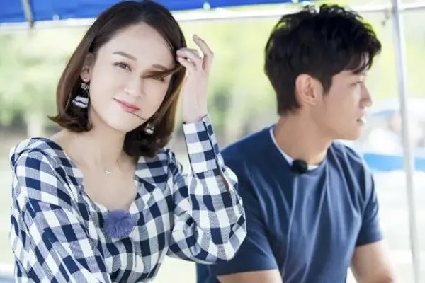 陈乔恩与男友Alan登记结婚，他们是通过哪档综艺在一起的？