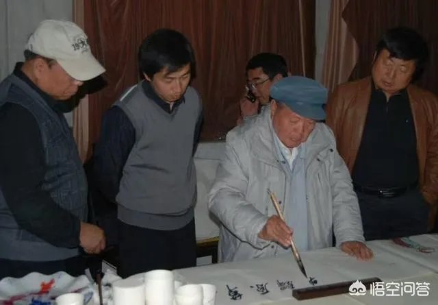 张嘉译走路自己知道吗