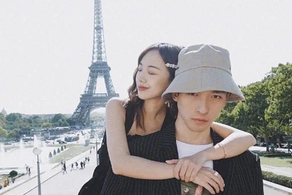 网红阿沁刘阳分手为何娱乐圈中的感情都逃不过第三者？