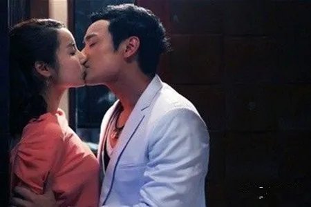 金世佳肌肉照欣赏 曝李沁金世佳谈恋爱已甜蜜同居