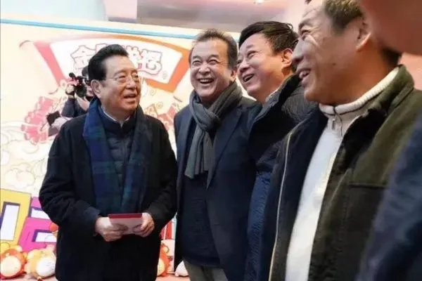 80岁李双江与黄宏热聊，李双江现在是什么军衔？