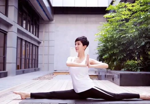 金巧巧和沈傲君之间是一种什么样的关系？