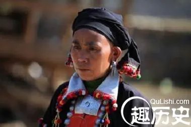 德昂族服饰 德昂族人习惯穿什么样的衣服