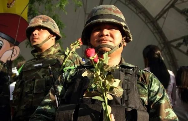 泰国军队到底听谁的，为什么他们能经常发动政变呢？