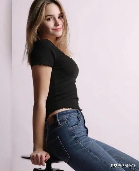 15岁的网球少女麦基瑞恩为何会迅速在美国蹿红呢？