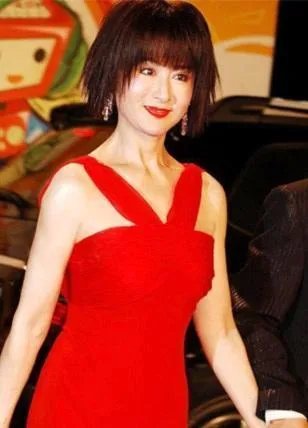 49岁演《游龙惊凤》少女红拂惊为天人，如今怎样？