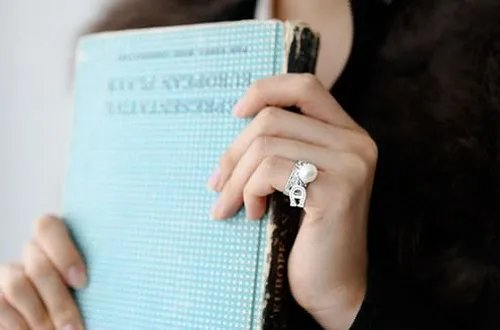 手戴戒指图片欣赏 女生各个手指戴戒指的含义