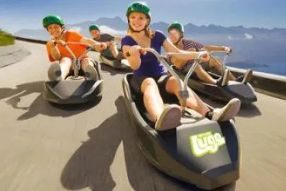 三轮的滑板车是怎么转弯的？