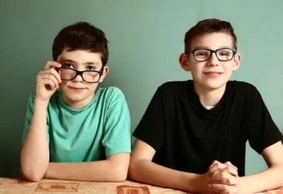 超高度近视怎么办 2方法改善超高度近视