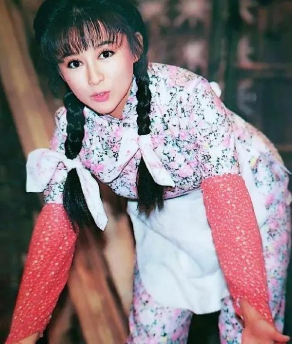 49岁演《游龙惊凤》少女红拂惊为天人，如今怎样？