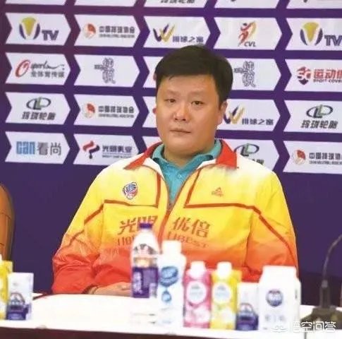 决赛第六场，对于上海女排主教练王之腾的换人问题你怎么看？