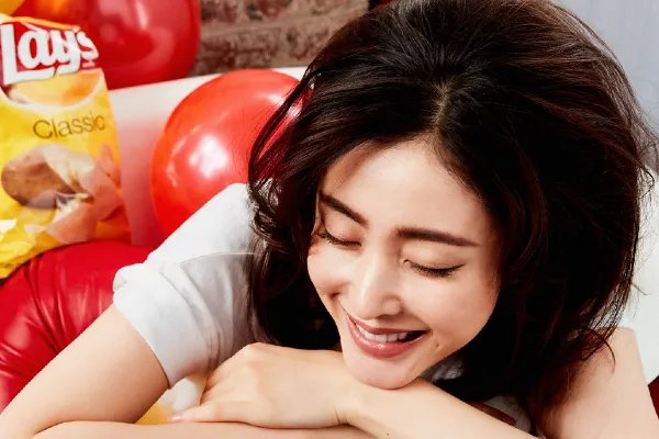 张天爱睡机场，为什么有人质疑是炒作？