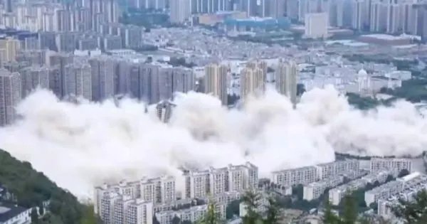 云南昆明,七年烂尾楼被爆破拆除,那些买了房子的人该咋办?